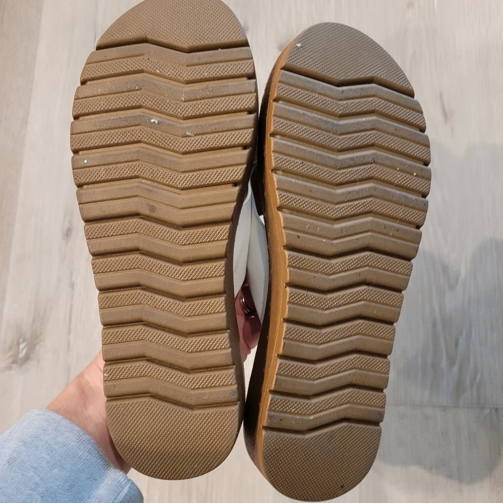 SODA Lucy Open Toe CrissCross Platform Sandals Size 7.5